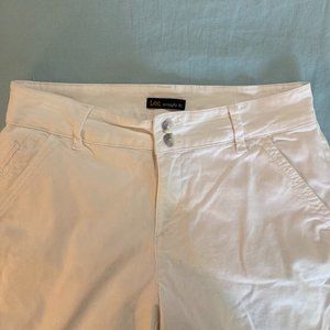 Lee Women's straight fit white shorts, size 8 Med